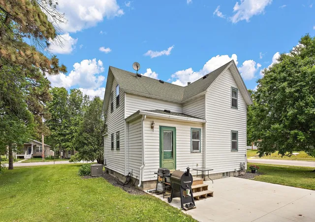 Homes for sale in Montgomery, MN | 412 Oak Ave Se, Montgomery, MN 56069 | MLS# 7088915
