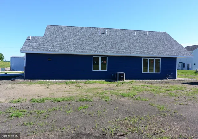 Photo 2 of Single family home for sale at 1506 Elsie Dr N, Glencoe, MN 55336 | MLS# 7088956 | Listing updated on 2026-08-27