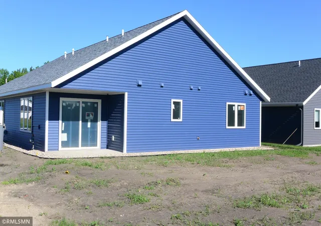 Photo 3 of Single family home for sale at 1506 Elsie Dr N, Glencoe, MN 55336 | MLS# 7088956 | Listing updated on 2026-08-27