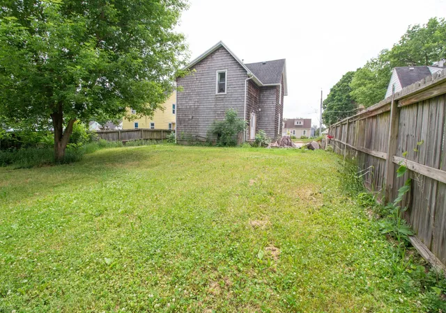2nd image of 1402 9th Ave Nw, Austin, MN 55912 | MLS# 7088957