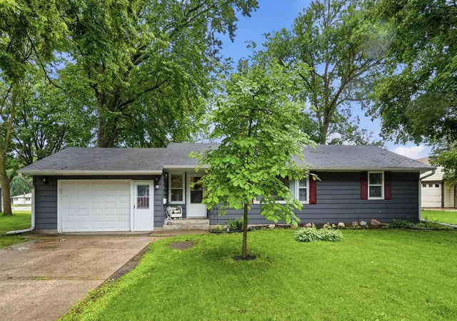 Homes for sale in Hutchinson, MN | 630 Milwaukee Ave Sw, Hutchinson, MN 55350 | MLS# 7089011