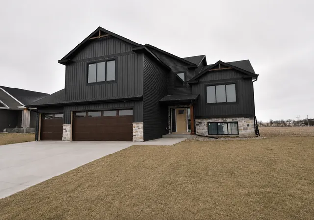 36th image of 348 Highlands Ave, Zumbrota, MN 55992 | MLS# 7089147