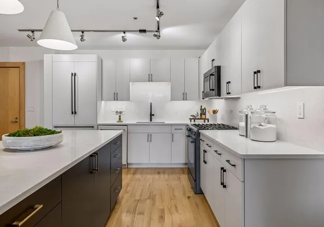 Homes for sale in Minneapolis, MN | 215 10Th Ave S #321, Minneapolis, MN 55415 | MLS# 7089181