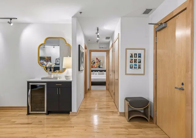 Homes for sale in Minneapolis, MN | 215 10Th Ave S #321, Minneapolis, MN 55415 | MLS# 7089181