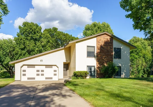 Homes for sale in Stillwater, MN | 305 Darrell Ct, Stillwater, MN 55082 | MLS# 7089183