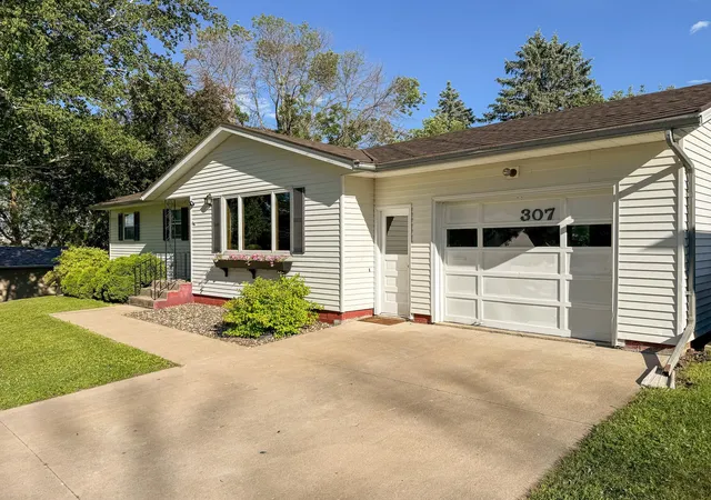 3rd image of 307 Hilltop Dr, Goodhue, MN 55027 | MLS# 7089295