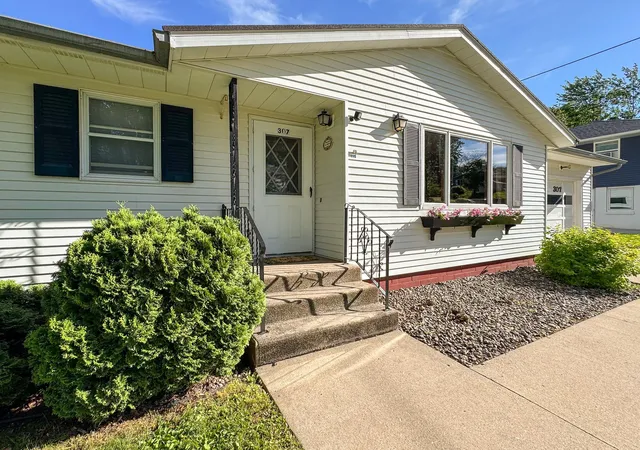 4th image of 307 Hilltop Dr, Goodhue, MN 55027 | MLS# 7089295