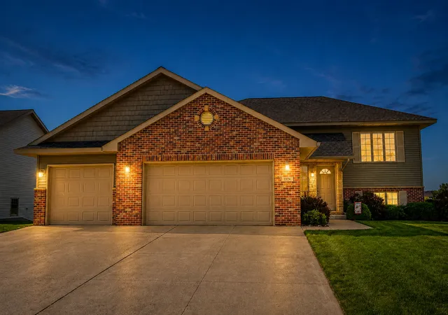 2nd image of 1324 Augusta Dr, Mankato, MN 56001 | MLS# 7089325