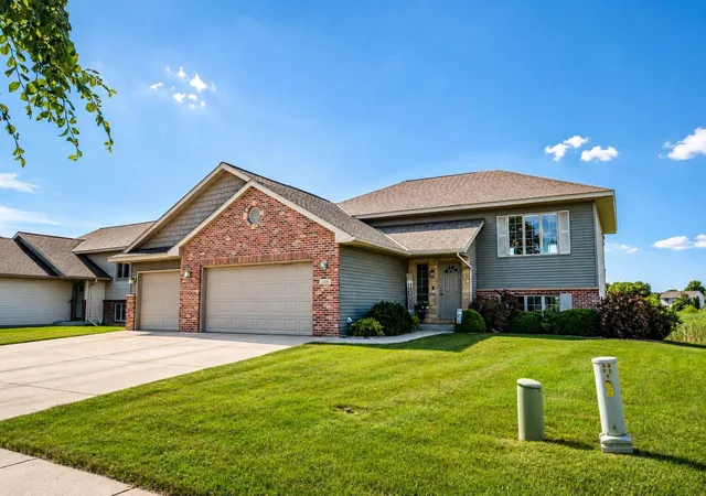 3rd image of 1324 Augusta Dr, Mankato, MN 56001 | MLS# 7089325