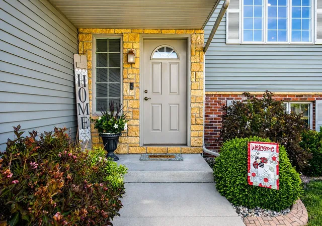 5th image of 1324 Augusta Dr, Mankato, MN 56001 | MLS# 7089325