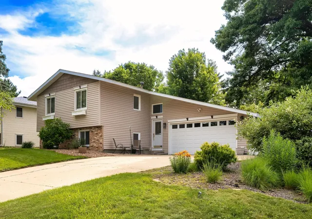 Homes for sale in New Brighton, MN | 1794 17th Ave Nw, New Brighton, MN 55112 | MLS# 7089344