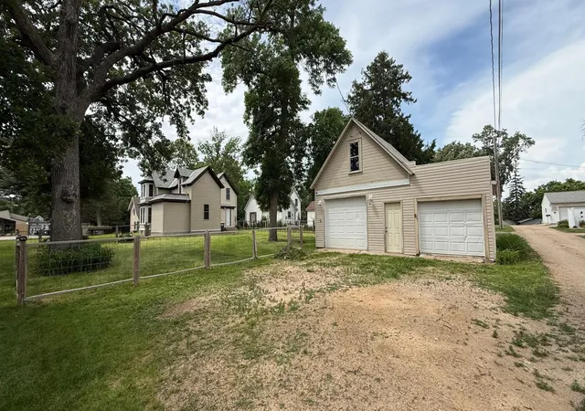 Homes for sale in Lake Crystal, MN | 212 N Murphy St, Lake Crystal, MN 56055 | MLS# 7089355