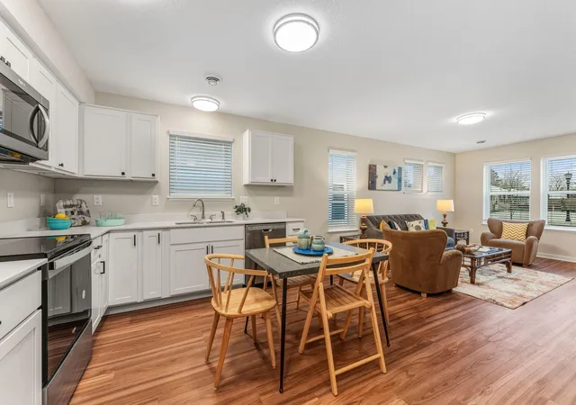 2nd image of 1354 Winthrop St N #1, Saint Paul, MN 55119 | MLS# 7089398