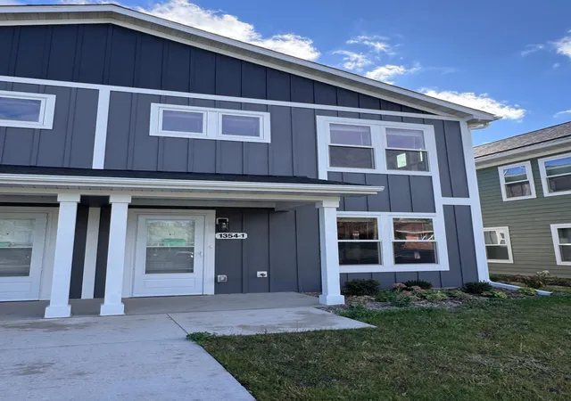 Photo 2 of Townhouse for sale at 1354 Winthrop St N #1, Saint Paul, MN 55119 | MLS# 7089398 | Listing updated on 2026-09-29