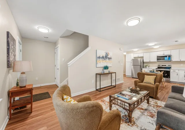 Homes for sale in Saint Paul, MN | 1354 Winthrop St N #1, Saint Paul, MN 55119 | MLS# 7089398