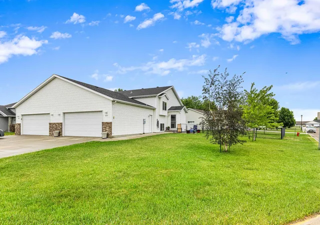 Homes for sale in Dilworth, MN | 816 Woodbridge Cir, Dilworth, MN 56529 | MLS# 7089404