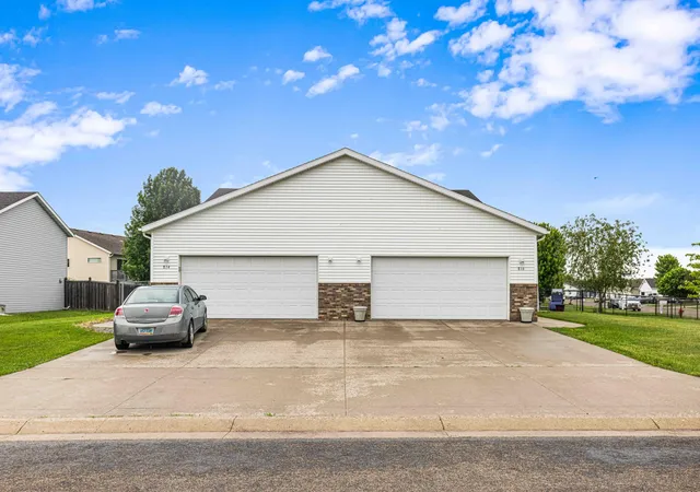 Homes for sale in Dilworth, MN | 816 Woodbridge Cir, Dilworth, MN 56529 | MLS# 7089404