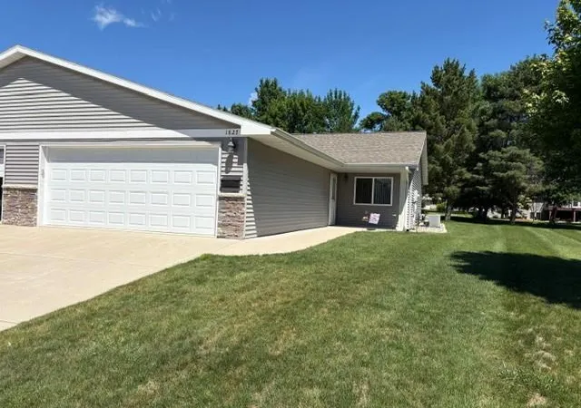 Homes for sale in Hutchinson, MN | 1827 Scenic Heights Ct Sw, Hutchinson, MN 55350 | MLS# 7089477