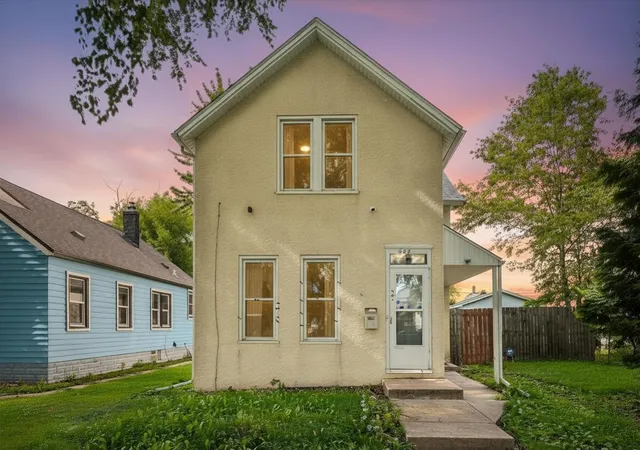1st image of 663 Van Buren Ave, Saint Paul, MN 55104 | MLS# 7089478