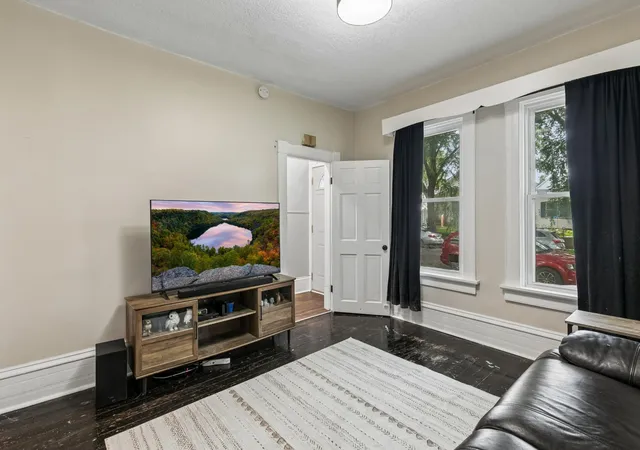 3rd image of 663 Van Buren Ave, Saint Paul, MN 55104 | MLS# 7089478