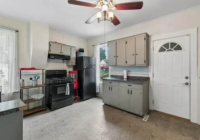 5th image of 663 Van Buren Ave, Saint Paul, MN 55104 | MLS# 7089478
