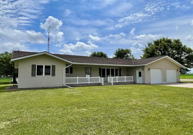 Homes for sale in Comfrey, MN | 212 Eastern Ave S, Comfrey, MN 56019 | MLS# 7089495