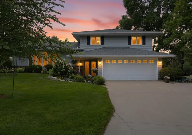 1st image of 980 Lydia Ave W, Saint Paul, MN 55113 | MLS# 7089502