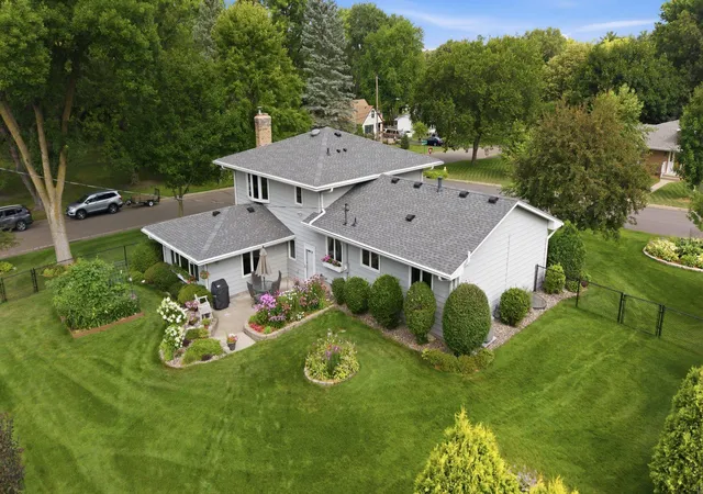 Photo 3 of Sale Pending at 980 Lydia Ave W, Saint Paul, MN 55113 | MLS# 7089502 | Listing updated on 2026-08-19