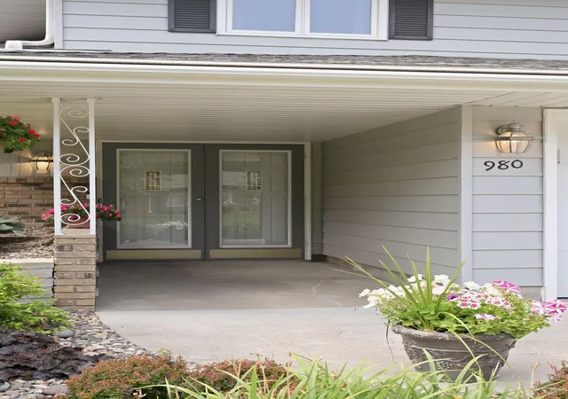 Photo 3 of Sale Pending at 980 Lydia Ave W, Saint Paul, MN 55113 | MLS# 7089502 | Listing updated on 2026-08-19