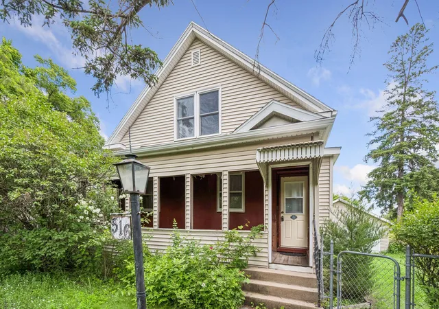 Photo 2 of Sale Pending at 516 7th Avenue N, Saint Cloud, MN 56303 | MLS# 7089503 | Listing updated on 2026-08-26