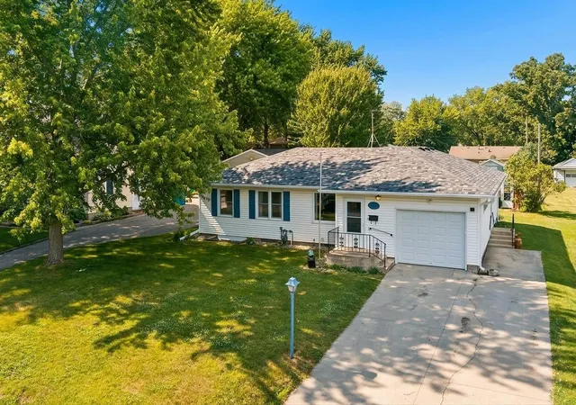 Homes for sale in Owatonna, MN | 576 South St, Owatonna, MN 55060 | MLS# 7089505