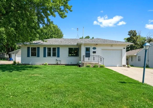 Homes for sale in Owatonna, MN | 576 South St, Owatonna, MN 55060 | MLS# 7089505