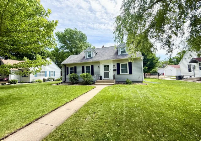 Homes for sale in Alexandria, MN | 1111 Cedar St, Alexandria, MN 56308 | MLS# 7089533