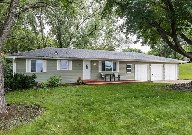 Homes for sale in Burnsville, MN | 1515 Woodhill Rd, Burnsville, MN 55337 | MLS# 7089589