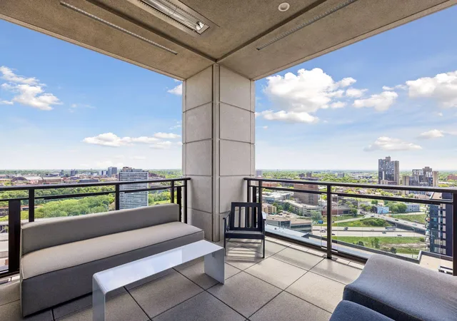 3rd image of 1111 W River Pkwy #23D, Minneapolis, MN 55415 | MLS# 7089673