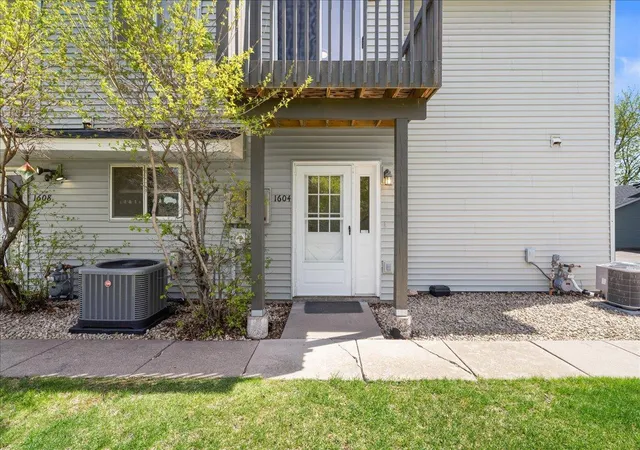 Homes for sale in Oakdale, MN | 1604 Helmo Ave N, Oakdale, MN 55128 | MLS# 7089679