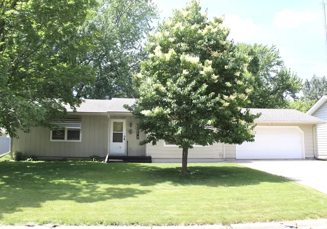 Homes for sale in Silver Lake, MN | 611 Grand Ave Nw, Silver Lake, MN 55381 | MLS# 7089695