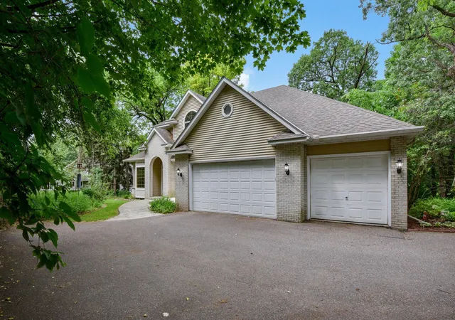 Photo 3 of Sale Pending at 1266 Deerwood Dr, Saint Paul, MN 55123 | MLS# 7089699 | Listing updated on 2026-09-02