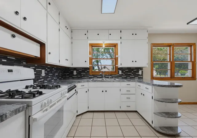 Photo 3 of Single family home for sale at 821 Ash Ave, Bird Island, MN 55310 | MLS# 7089718 | Listing updated on 2026-08-05