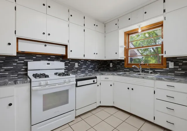 Photo 4 of Single family home for sale at 821 Ash Ave, Bird Island, MN 55310 | MLS# 7089718 | Listing updated on 2026-08-05
