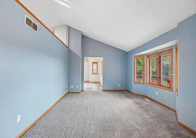 Photo 4 of Single family home for sale at 597 Viking Dr E, Saint Paul, MN 55117 | MLS# 7089756 | Listing updated on 2026-09-13