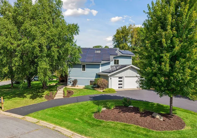 Photo 2 of Sale Pending at 1728 Trail Rd, Mendota Heights, MN 55118 | MLS# 7089819 | Listing updated on 2026-10-14