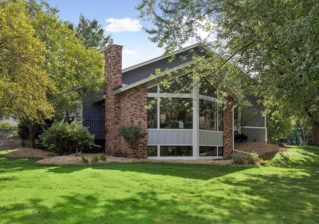 Photo 3 of Sale Pending at 1728 Trail Rd, Mendota Heights, MN 55118 | MLS# 7089819 | Listing updated on 2026-10-14