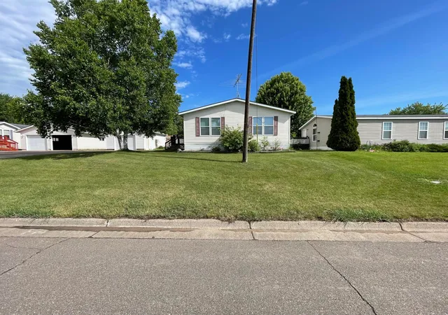 2nd image of 708 1st St E, Milaca, MN 56353 | MLS# 7089834