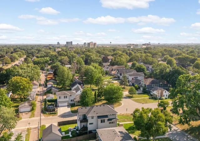 Photo 3 of Single family home for sale at 5845 York Ave S, Edina, MN 55410 | MLS# 7089835 | Listing updated on 2026-09-02