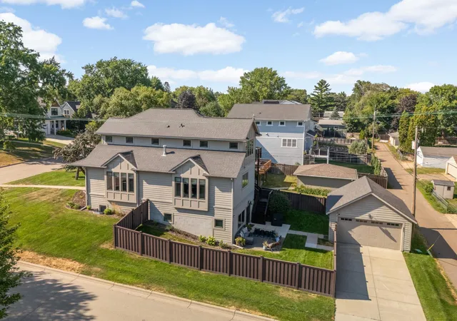 Photo 4 of Single family home for sale at 5845 York Ave S, Edina, MN 55410 | MLS# 7089835 | Listing updated on 2026-09-02