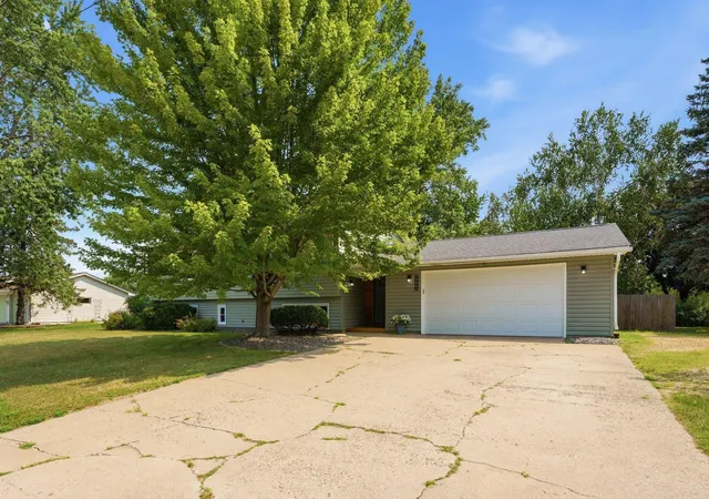 2nd image of 3996 Rahn Rd, Saint Paul, MN 55122 | MLS# 7089850