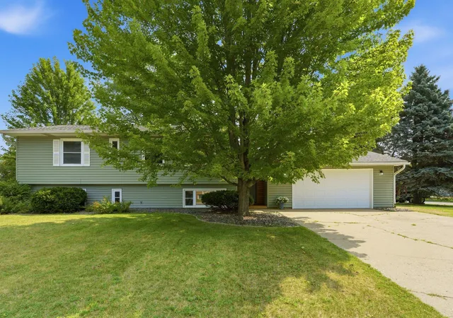 Photo 4 of Sale Pending at 3996 Rahn Rd, Saint Paul, MN 55122 | MLS# 7089850 | Listing updated on 2026-09-04
