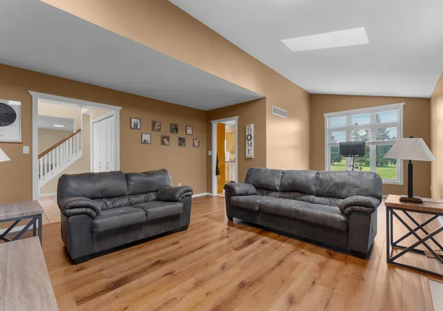 2nd image of 1102 Southern Hills Ln Sw, Rochester, MN 55902 | MLS# 7089905