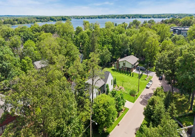 Homes for sale in Wayzata, MN | 1058 E Circle Dr, Wayzata, MN 55391 | MLS# 7089966